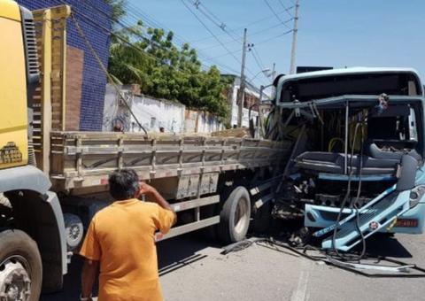 Mãe joga bebê nos braços de evangelizador antes de morrer em acidente de ônibus
