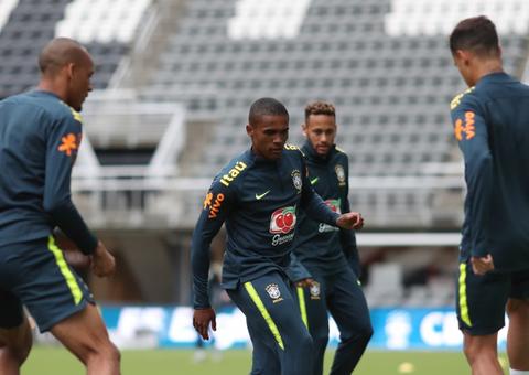 Com seis novos titulares, Tite define time de amistoso contra El Salvador