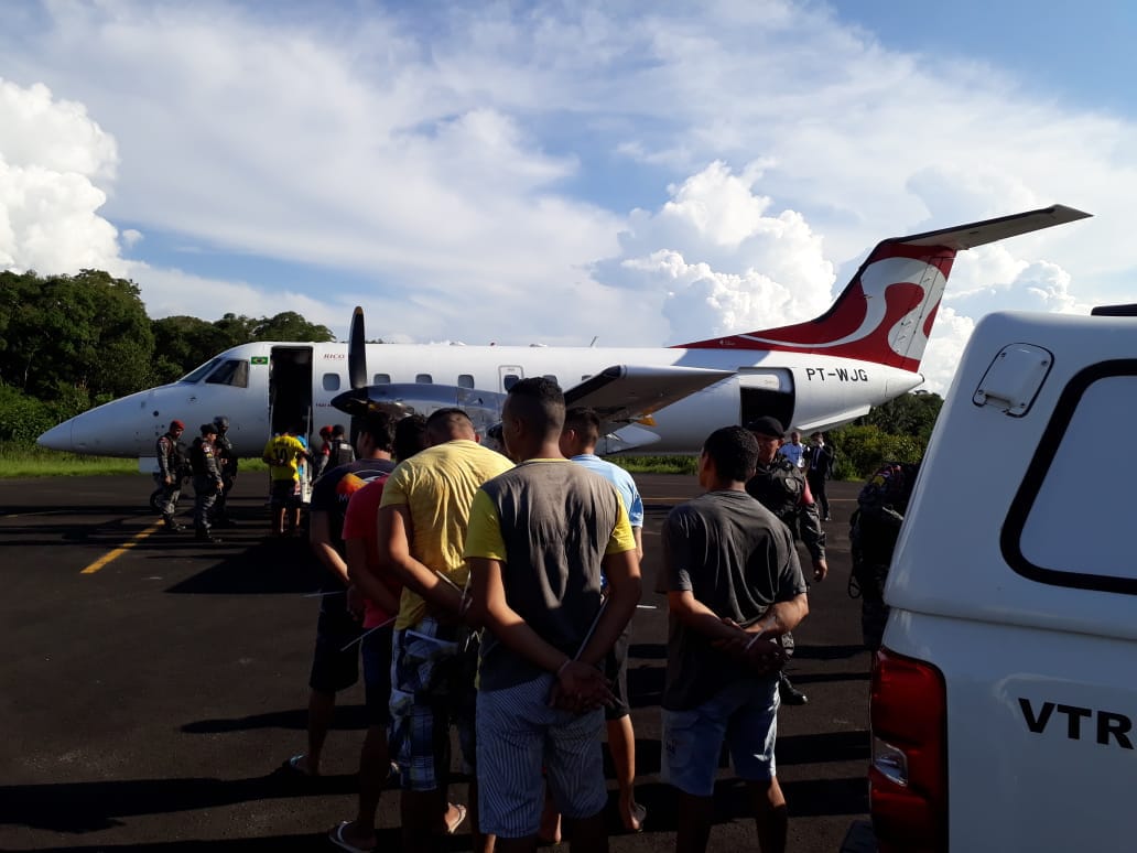 Mais de 10 detentos considerados perigosos chegam a Manaus após tentativa de fuga 