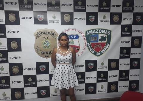Mulher é presa suspeita de roubar motocicleta em Manaus