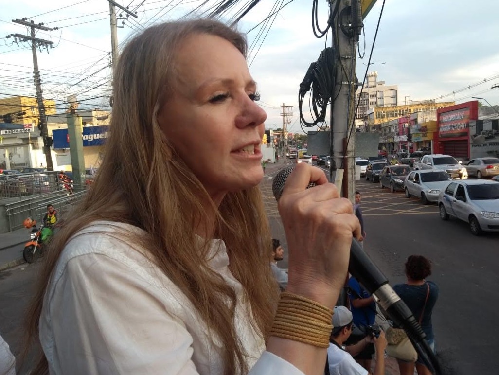 Vanessa Grazziotin aponta que desemprego é resultado do desmonte de programas sociais