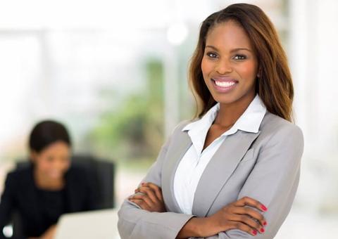 Mulheres amazonenses trabalham e estudam mais, porém ganham menos que os homens