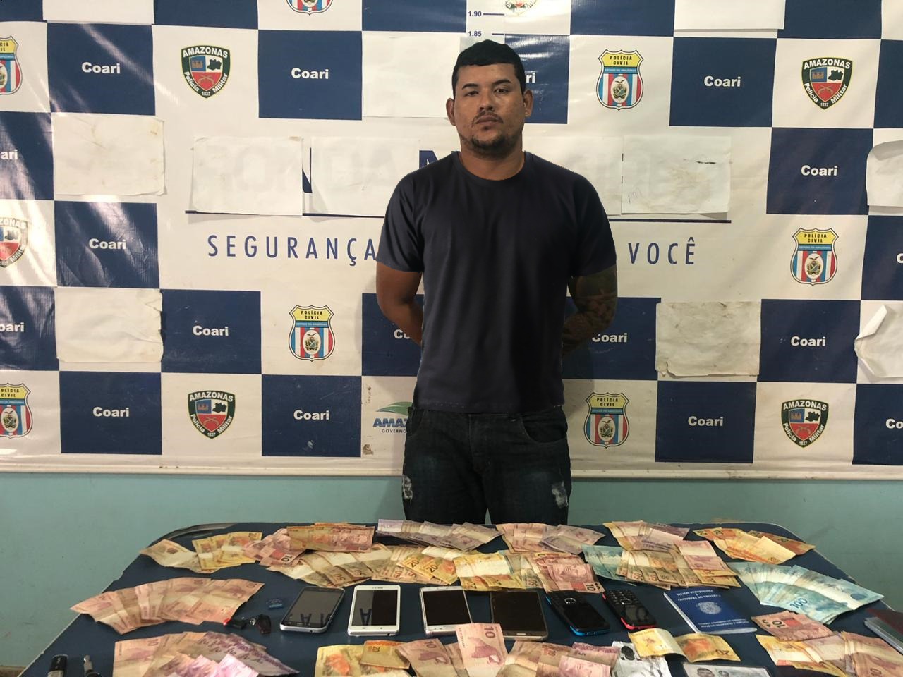 Polícia prende suspeito de roubo com R$ 5 mil e 6 celulares no Amazonas