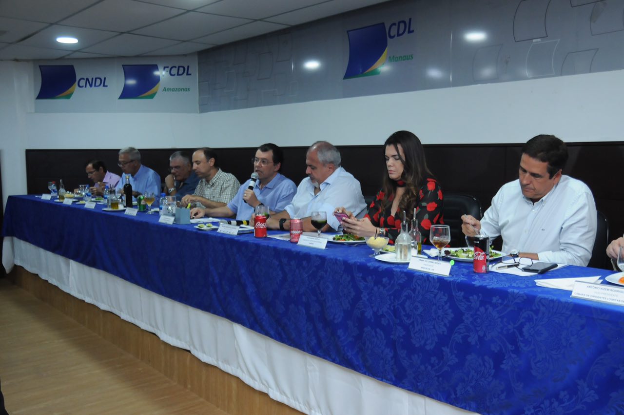 Eduardo Braga defende fim do monopólio de bancos