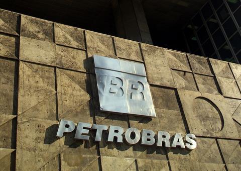 Petrobras anuncia reajuste, e gasolina vai a R$ 2,22 nas refinarias