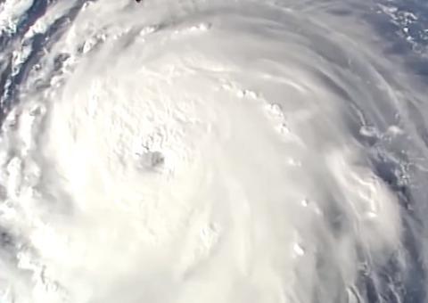 Furacão Florence chega aos EUA com força total e preocupa governo