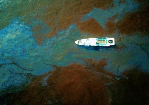 MPF abre investigação para apurar danos em vazamento de óleo no Rio Negro