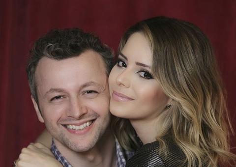 Sandy se declara para o marido em aniversário de 10 anos de casamento