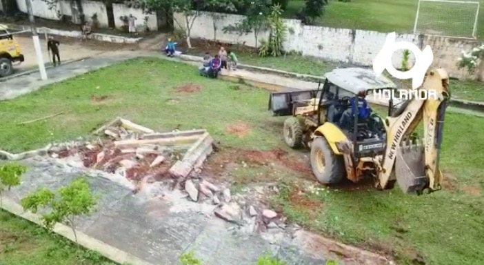 Parte de praça em Manaus é demolida, saiba o motivo