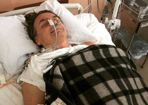 Filho diz que Bolsonaro teve 'noite delicada', mas passa bem