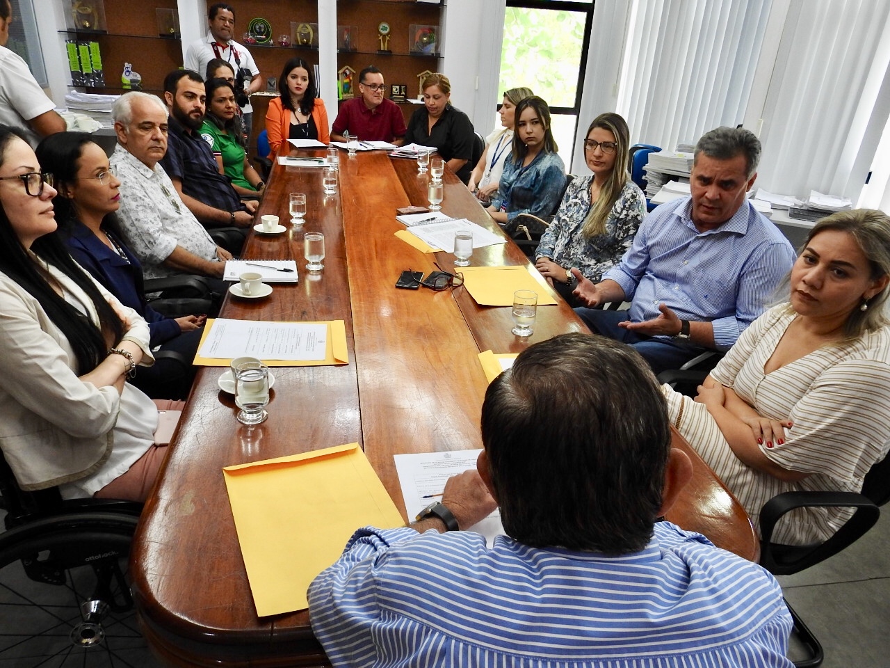 Em Manaus, secretarias assinam termo de mudanças na educação às pessoas com deficiência