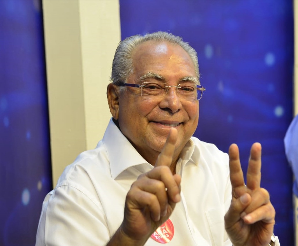 Em debate, Amazonino confronta David Almeida sobre dispensa em licitação de R$ 5 bilhões 