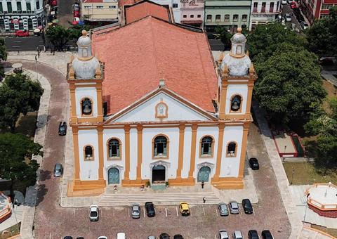 Em Manaus, assaltantes invadem Igreja da Matriz e roubam R$ 2 mil de dízimo 