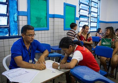 Ação itinerante oferta serviços gratuitos de beleza e saúde em Manaus