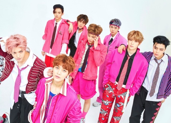 DJ Ariana Paes comanda agito em evento de K-Pop em Manaus