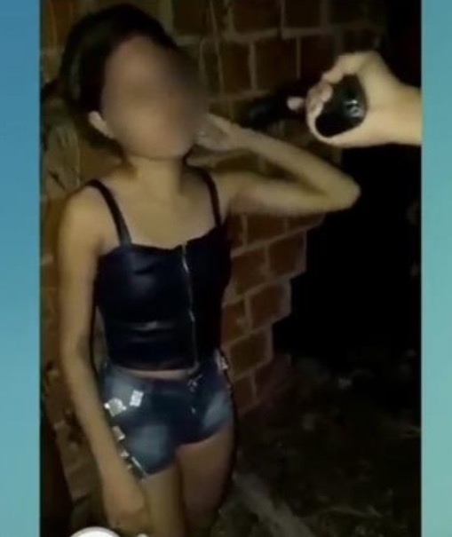 Sob mira de pistola, jovem é agredida e tem cabelos cortados por mulheres