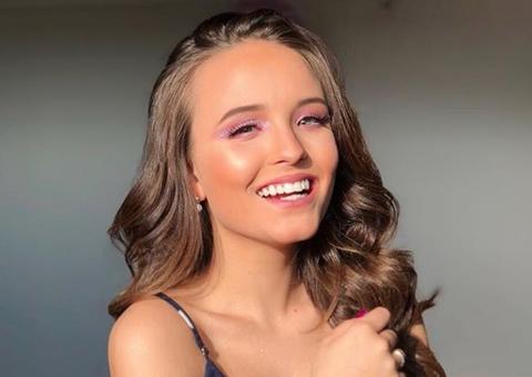 Larissa Manoela comemora 9 meses de namoro e troca declarações nos EUA