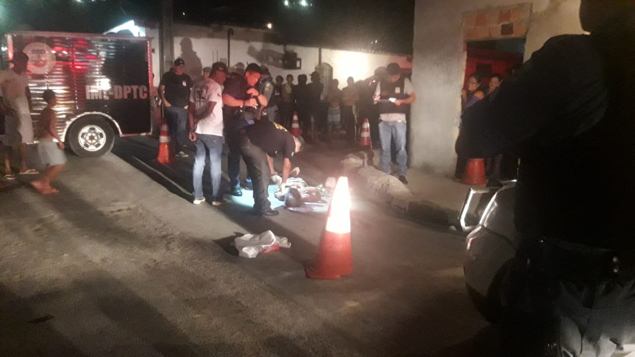 Homem é assassinado com tiro na cabeça enquanto caminhava em Manaus