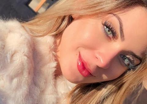  Mariana Castilho mostra bumbum gigante em viagem na Grécia