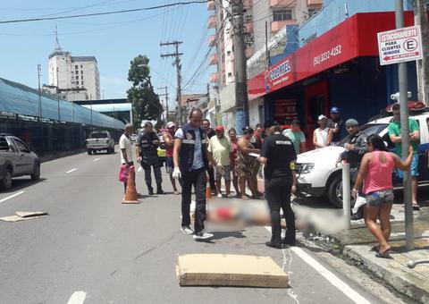 Em Manaus, médico atropela e mata mulher que tentava atravessar avenida