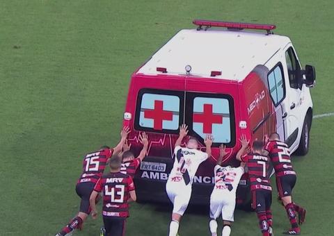 Flamengo e Vasco empatam jogo com gol contra e ambulância empurrada por atletas
