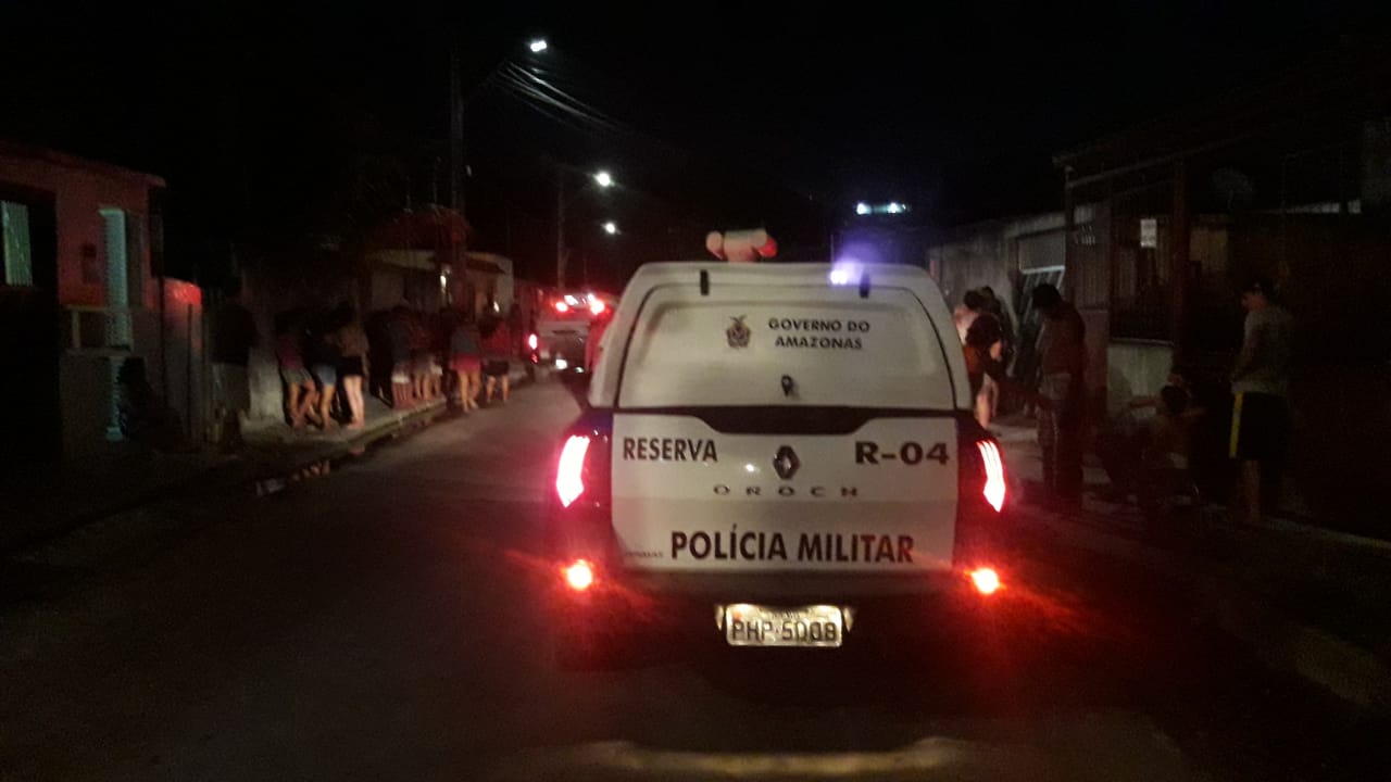 Jornalistas são surpreendidos com novo tiroteio após morte de adolescente em Manaus