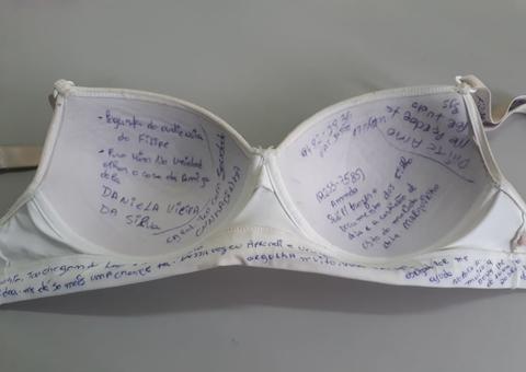 Em Manaus, mulher é detida ao ser flagrada com recados de detentas escritos no sutiã