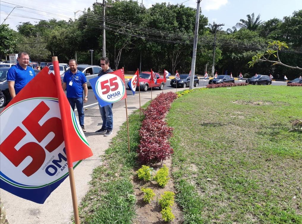 Cartazes irregulares de Omar Aziz são retirados das ruas por fiscalização do TRE