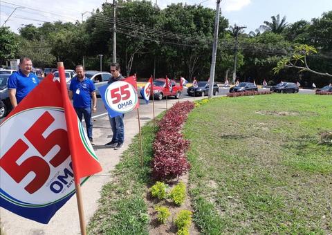 Cartazes irregulares de Omar Aziz são retirados das ruas por fiscalização do TRE
