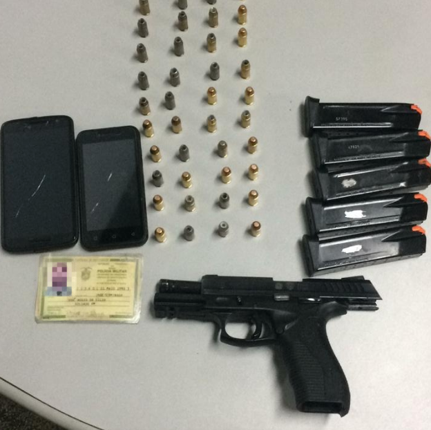 Falso policial é preso com pistola durante revista em ônibus de Manaus