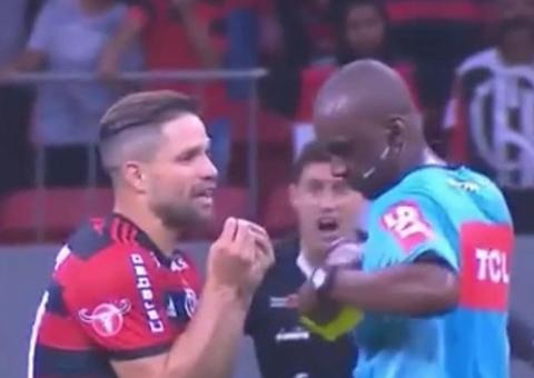 Expulso no Flamengo, Diego nega xingamento que árbitro relatou na súmula