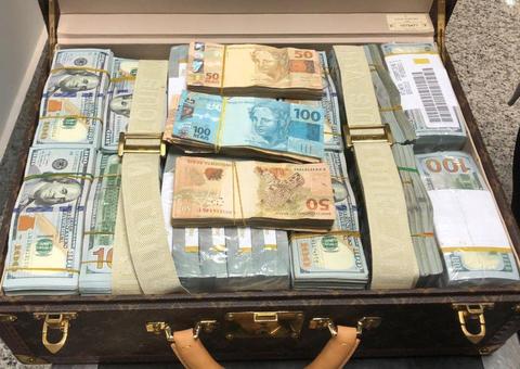 Receita e PF apreendem 1,5 milhão de dólares com delegação da Guiné Equatorial