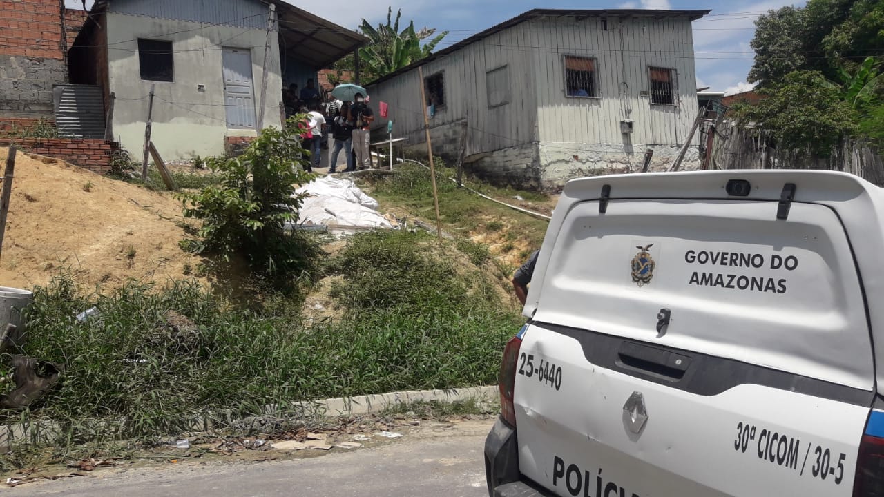 Deitado na rede, homem é assassinado com sete tiros em Manaus