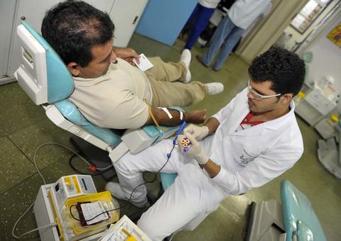 Com estoque crítico, Hemoam faz apelo urgente a doadores de sangue