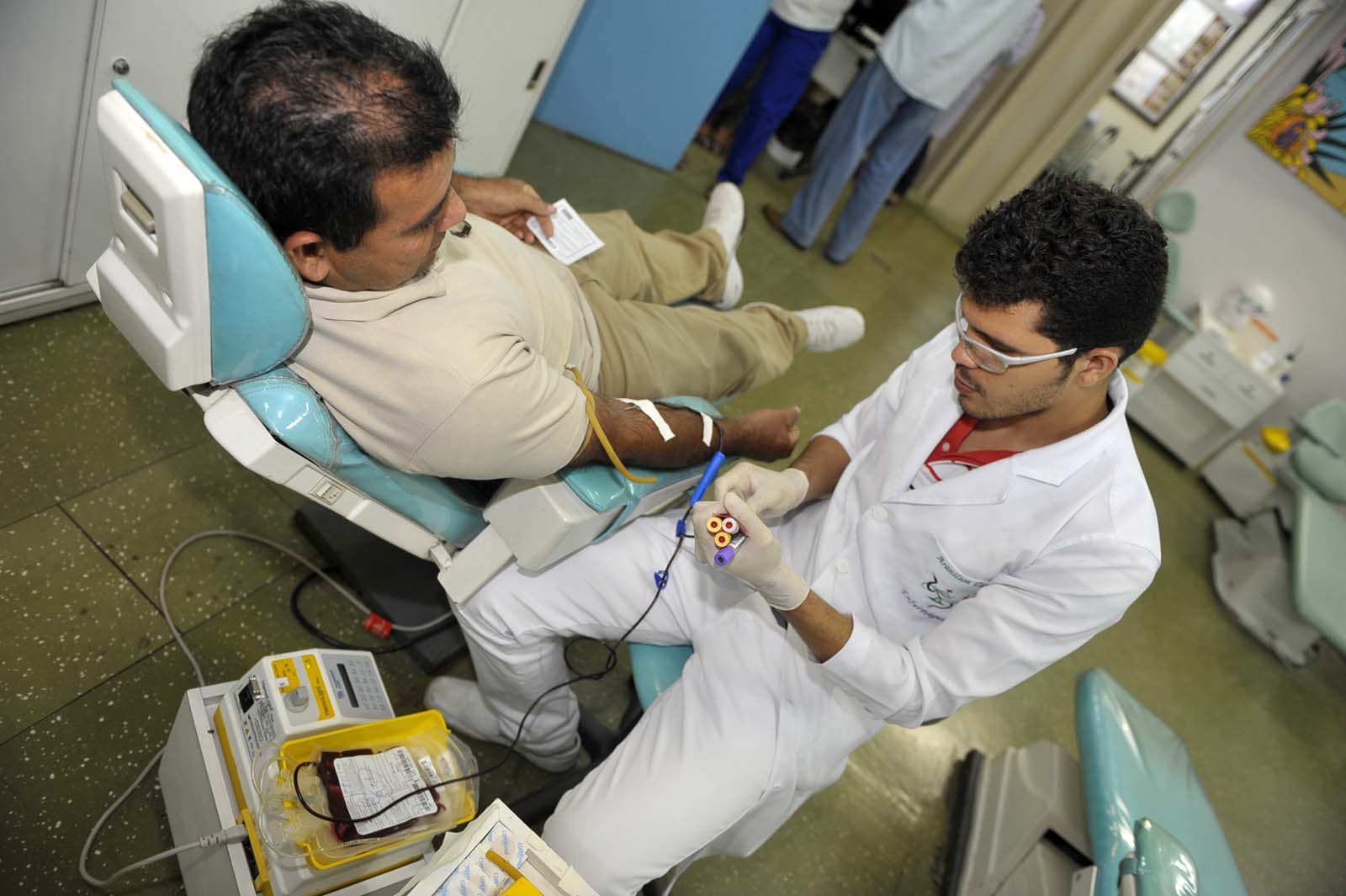 Com estoque crítico, Hemoam faz apelo urgente a doadores de sangue