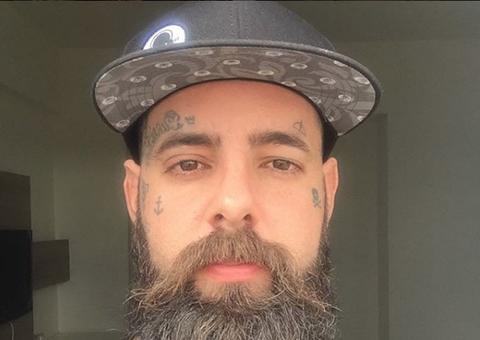 Hackers invadem página de Tico Santa Cruz e detonam cantor; Veja