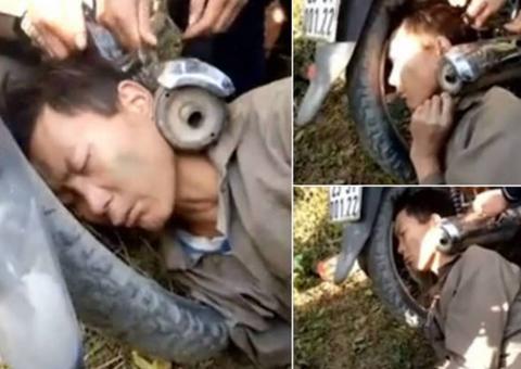 Homem bebe demais e dorme com cabeça presa em escapamento de moto