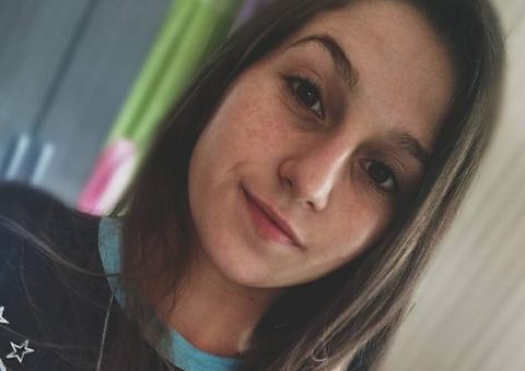 Adolescente é arrastada por quilômetros e morre após blusa ficar presa em ônibus