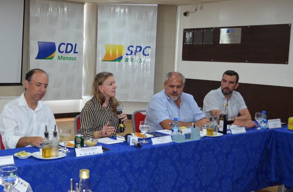 Vanessa apresenta propostas para empresários do comércio de Manaus e interior