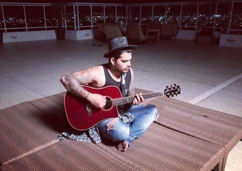  Luke Marcell apresenta música autoral em concurso do Armazém Motorock 