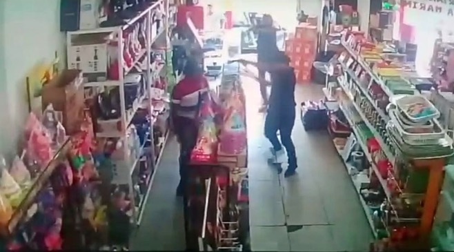 Vídeo mostra homem sendo assassinado em mercadinho de Manaus