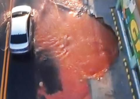 Tubulação rompe e deixa trânsito perigoso em avenida de Manaus