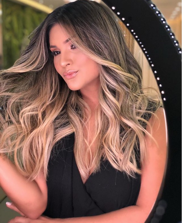 Mileide Mihaile fica loira e surpreende como novo visual