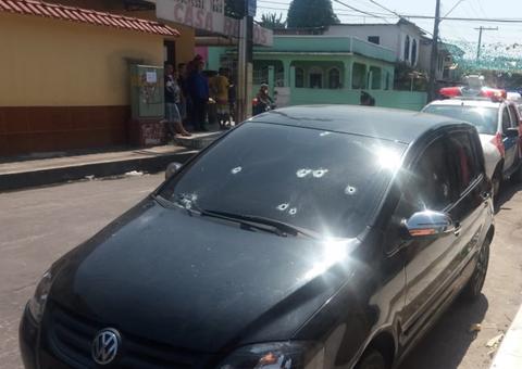 Casal é alvejado com ao menos 10 tiros dentro de carro em Manaus