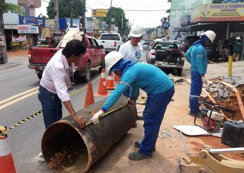 Ageman fiscaliza reparo de adutora que rompeu na zona oeste de Manaus