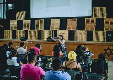 Igreja promove 'aulões' gratuitos para Enem em Manaus