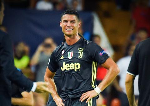 Cristiano Ronaldo é expulso em estreia na Champions pela Juventus