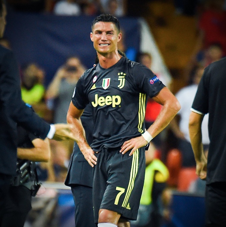 Cristiano Ronaldo é expulso em estreia na Champions pela Juventus