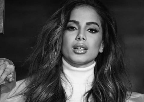 Detonada na web, Anitta faz textão sobre apoiar ou não Bolsonaro e causa mais polêmica