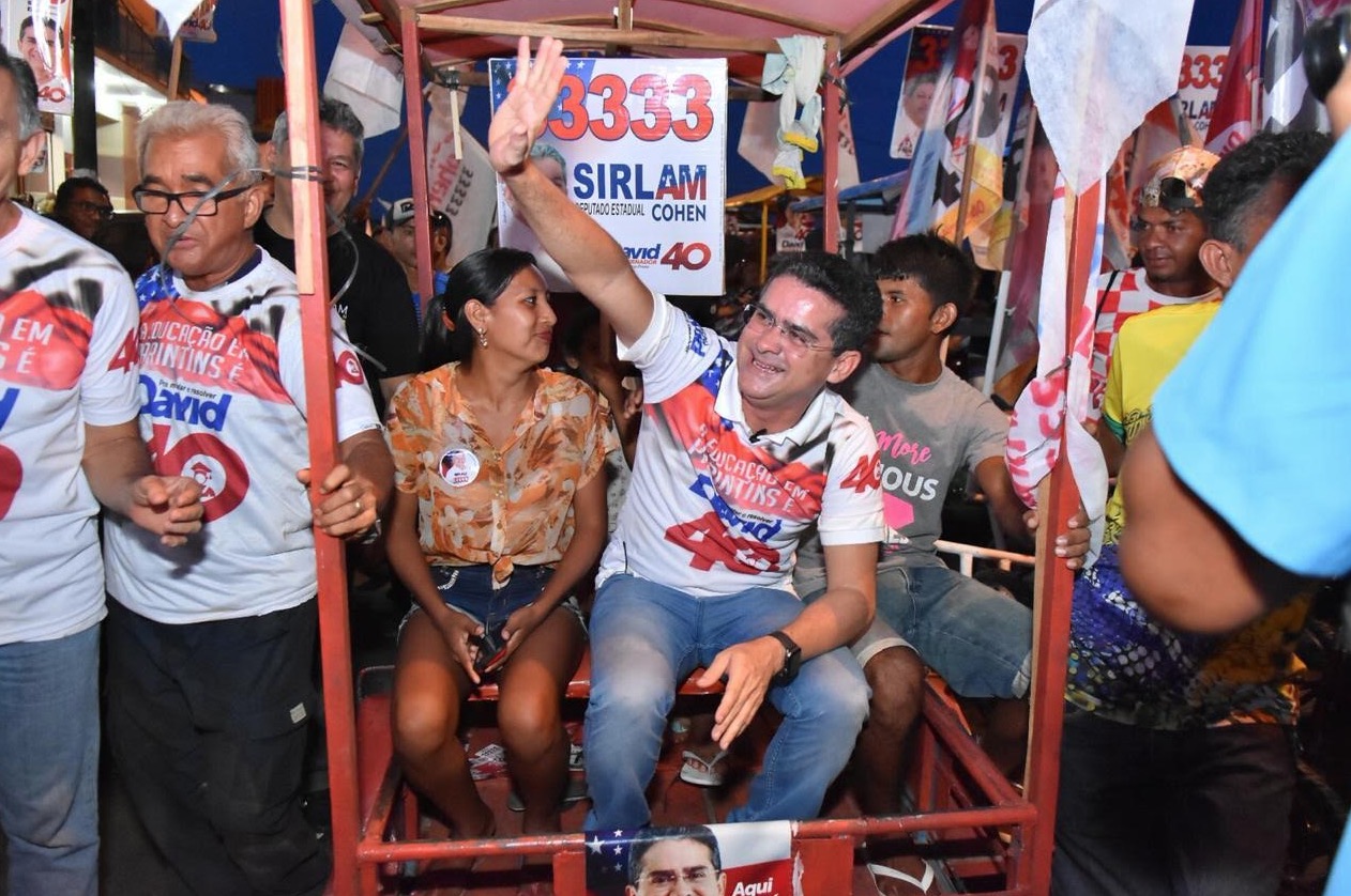 Em Parintins, David Almeida reafirma compromisso com Festival Folclórico e turismo